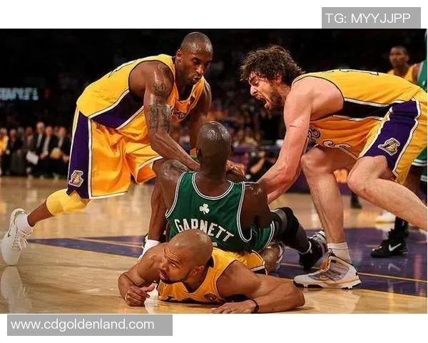 十年总决赛巅峰对决湖人凯尔特人第六场激战回顾与精彩瞬间解析